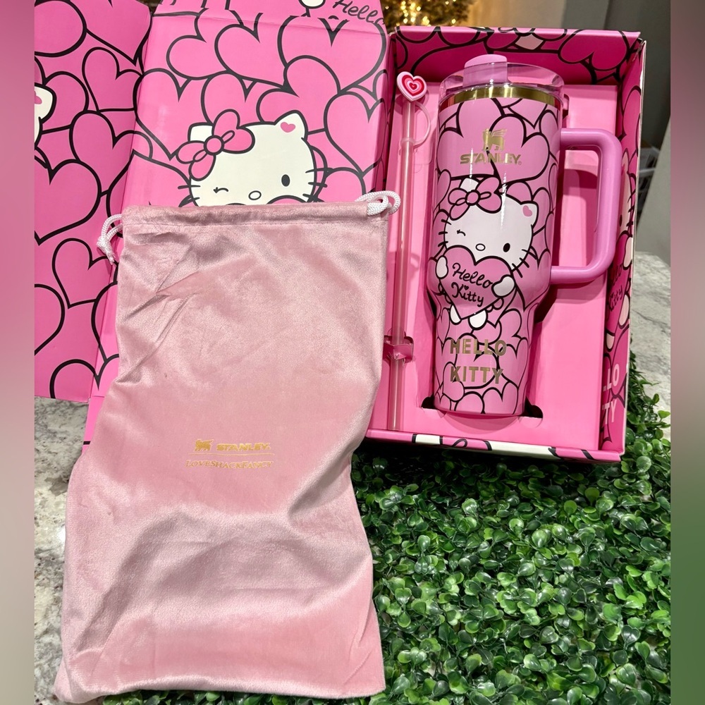 Hello Kitty Pink glossy Stanley - Picture 6 of 8